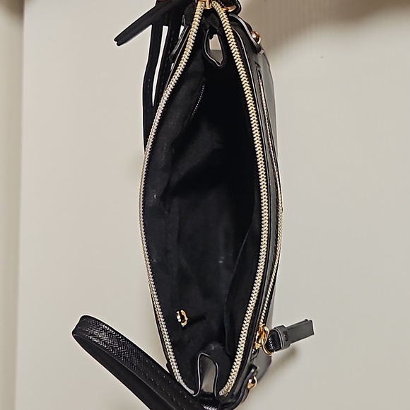 ★ 3 for $20 ★ Bugatti Crossbody - Picture 2 of 5
